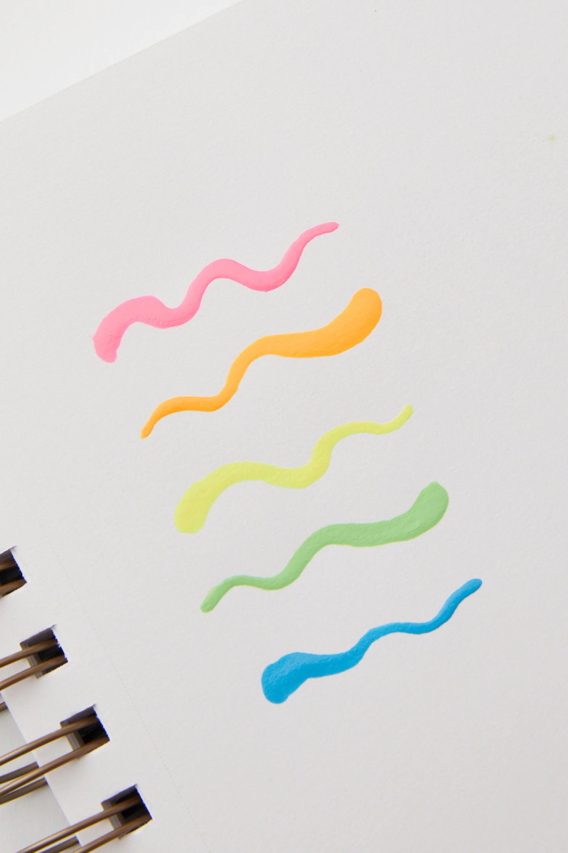 TYPO Bộ 5 Tuýp Màu Vẽ - Neon Paint 5K