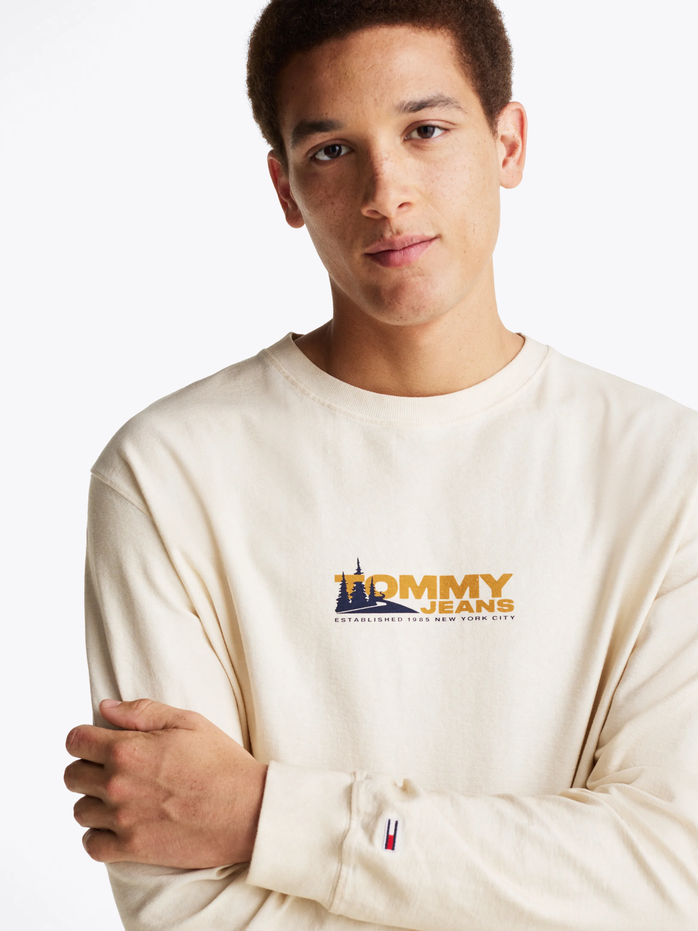 TOMMY JEANS Áo Thun Nam Tay Dài TJM LS Explorer Tee