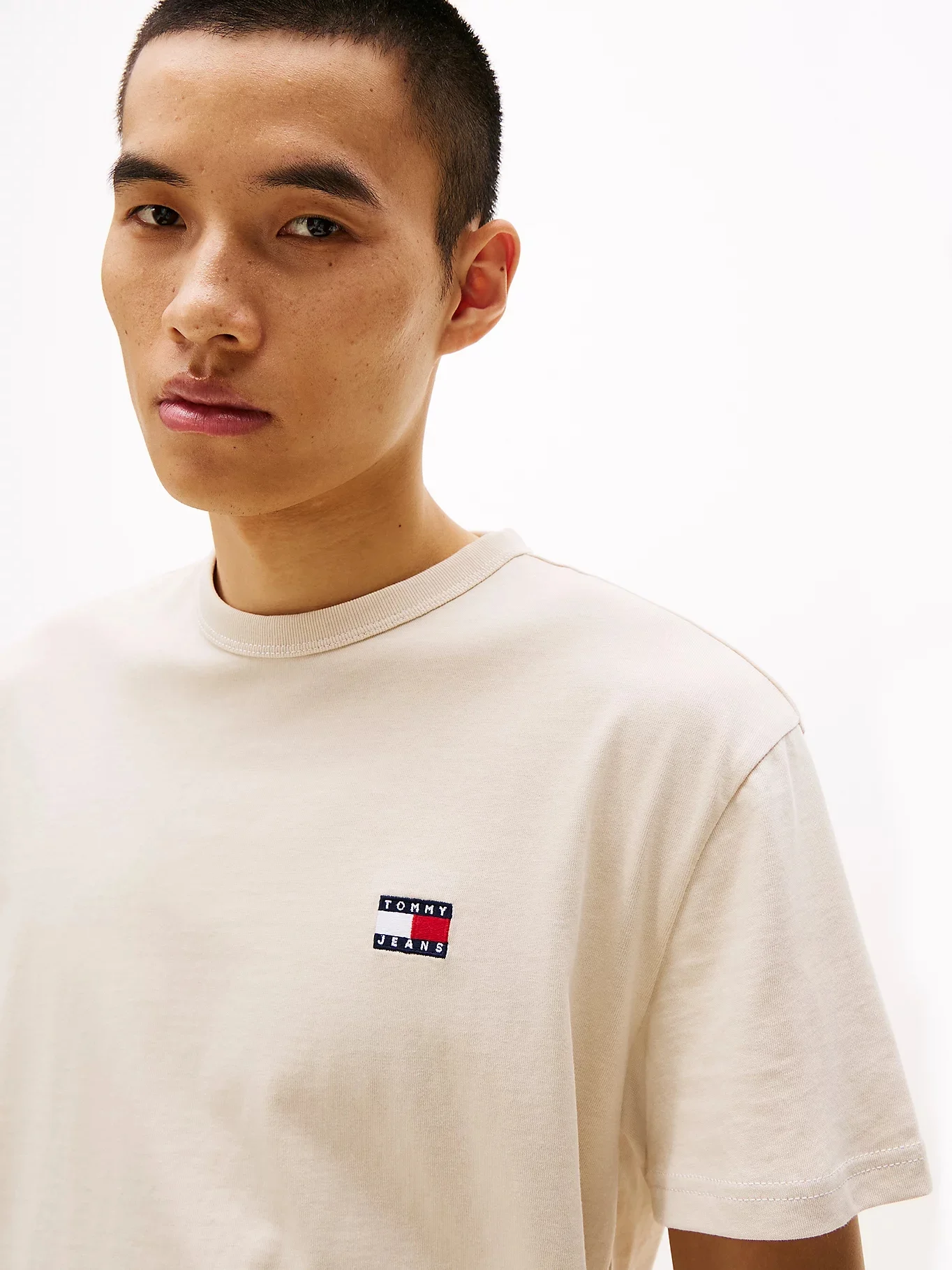 TOMMY JEANS Áo Thun Nam Tay Ngắn TJM Reg Badge Tee Ext