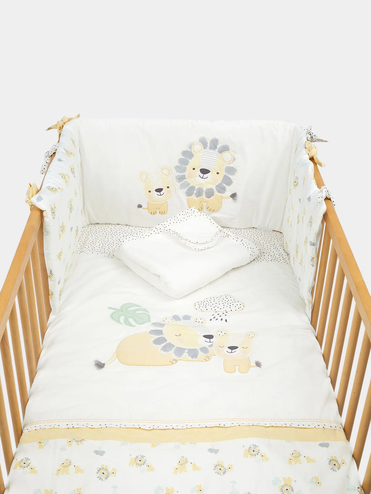 mothercare Set 4 món: quây cũi, tấm phủ giường, chăn lông cừu, ga trải giường