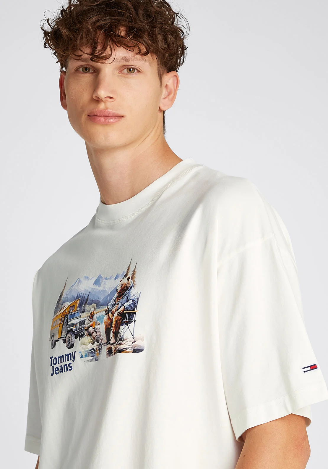 TOMMY JEANS Áo Thun Nam Tay Ngắn TJM Camping Graphic Tee