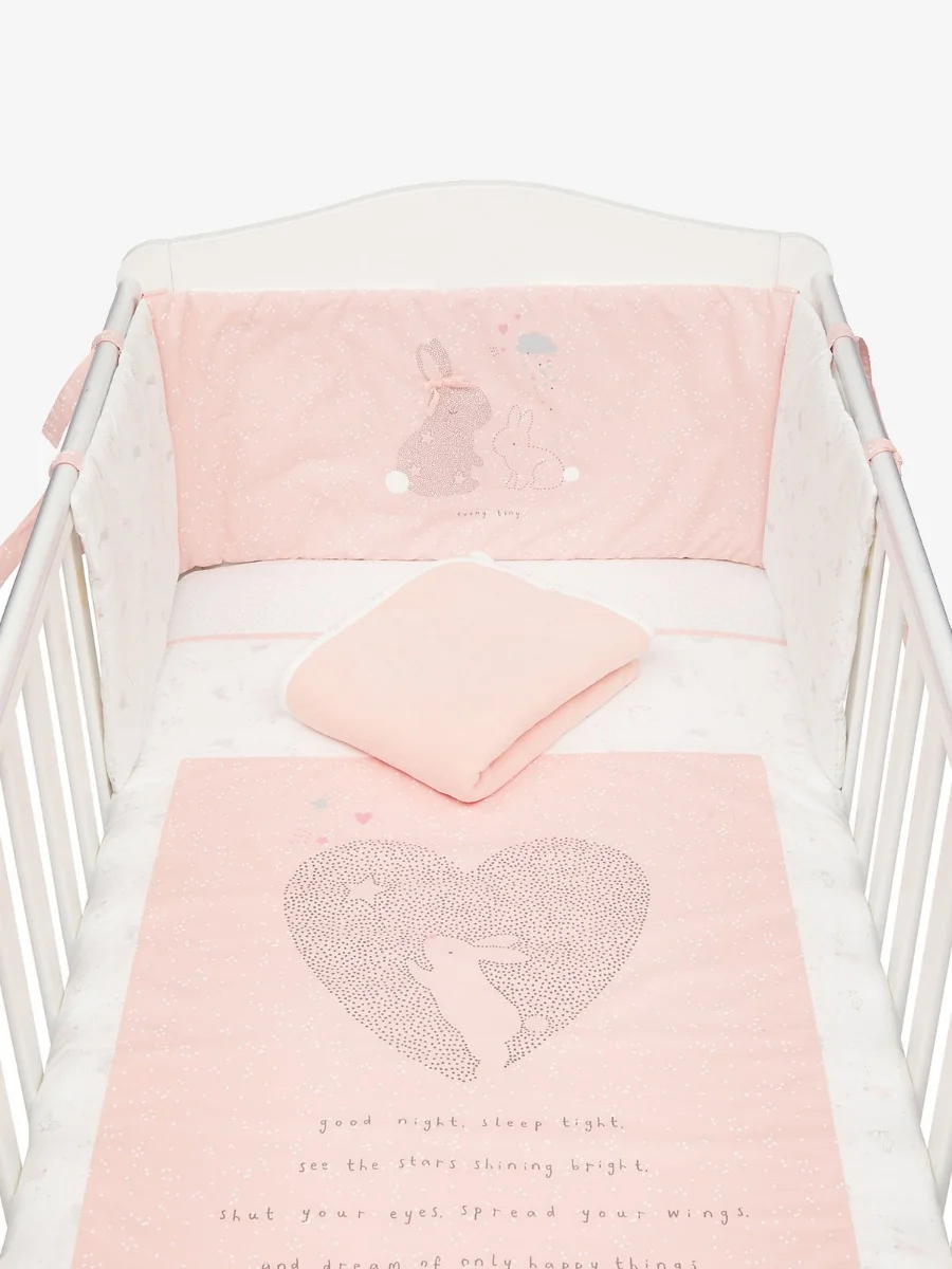 mothercare Set chăn ga cho giường cũi: 1 quây cũi, 1 chăn, 1 bọc nệm, 1 chăn phủ