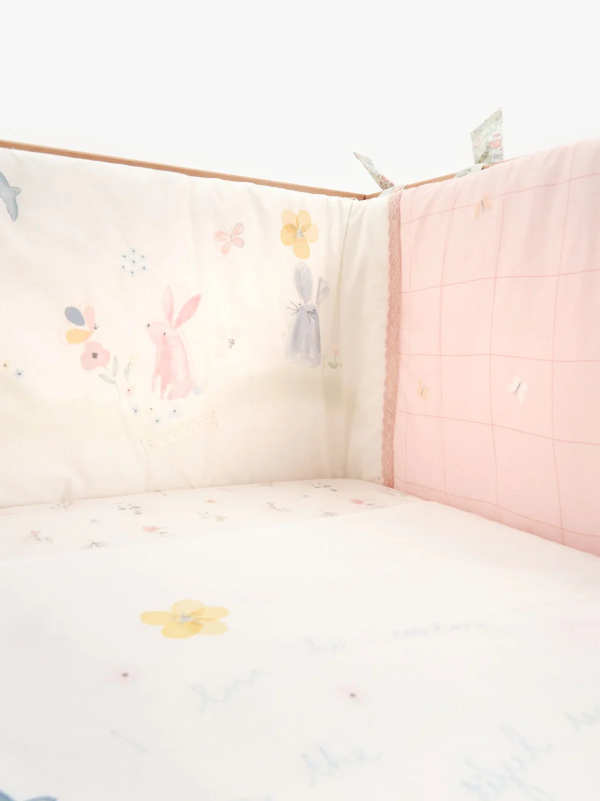 mothercare Set 4 món: quây cũi, tấm phủ giường, chăn lông cừu và ga trải giường